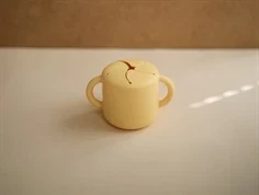 Mushie pale daffodil snack kop